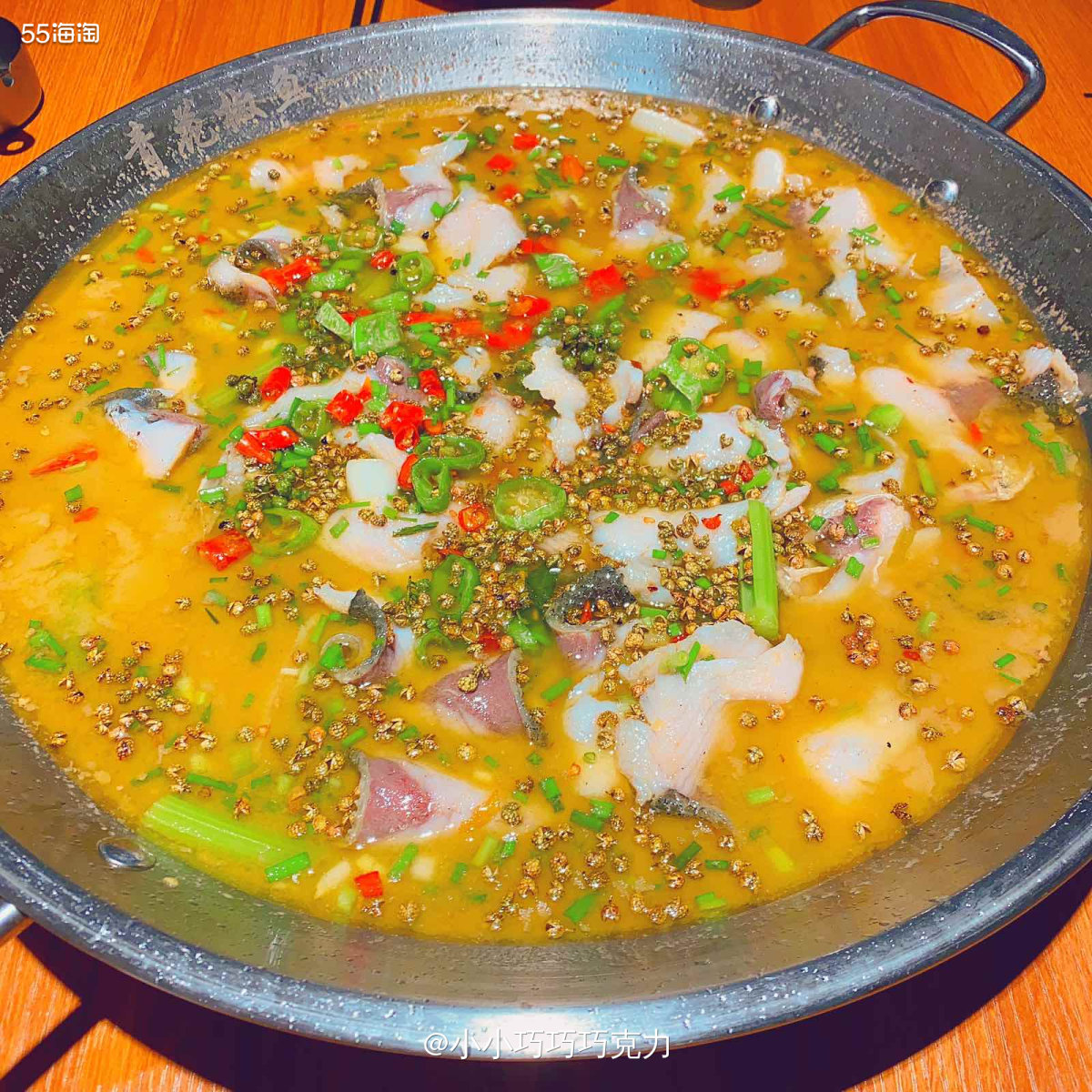 今天中午没做饭，爸爸说出去吃，上次在外面吃到一家鱼肉火锅很不