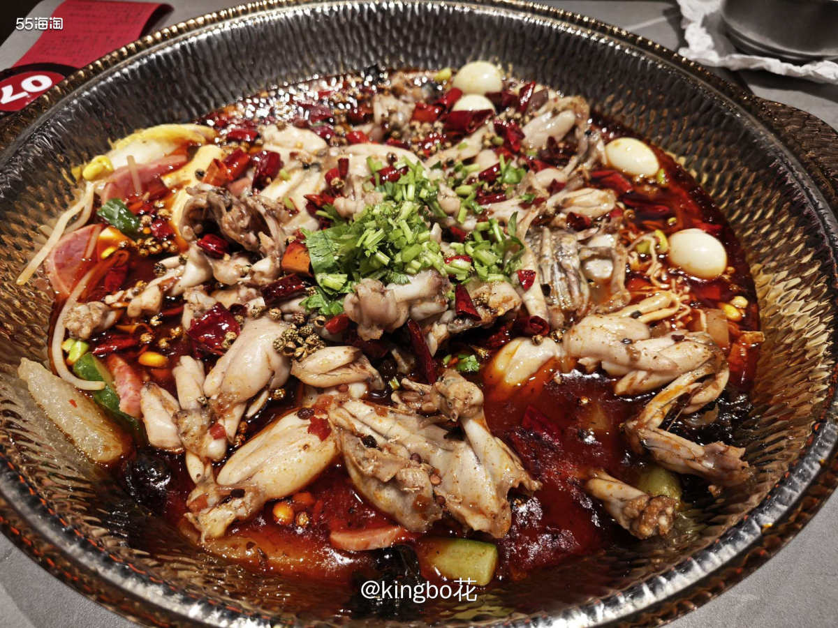 99一锅牛蛙冒菜，份量很足但味道一般  昨天在世博那边玩耍的