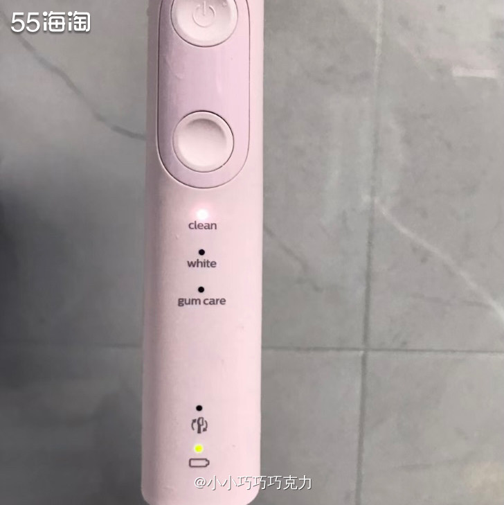 今天推荐的这款牙刷来自飞利浦的，算是中等价位的电动牙刷吧，对