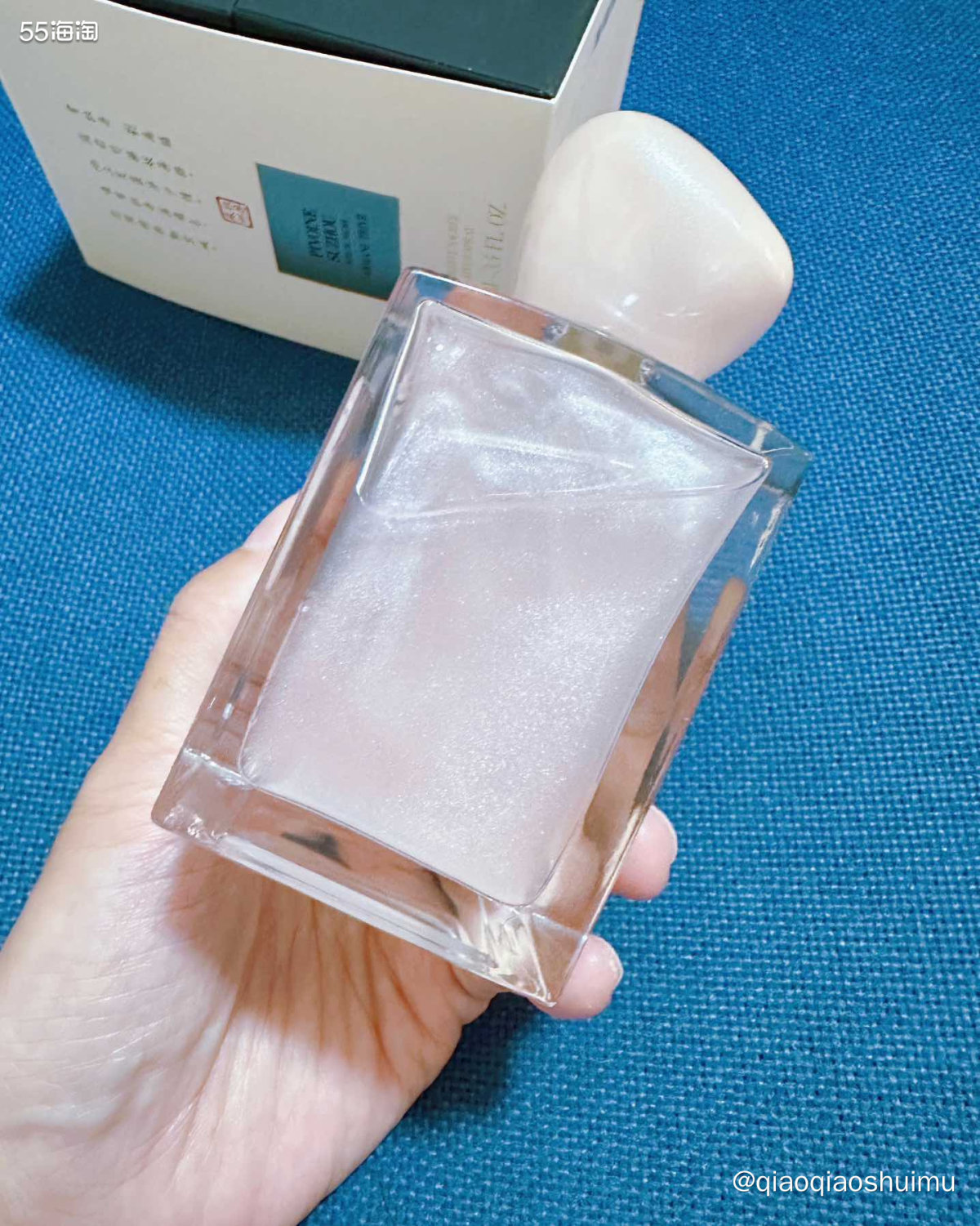 这瓶Amarni的苏州牡丹买来很久了，一直没开封。手头香水实