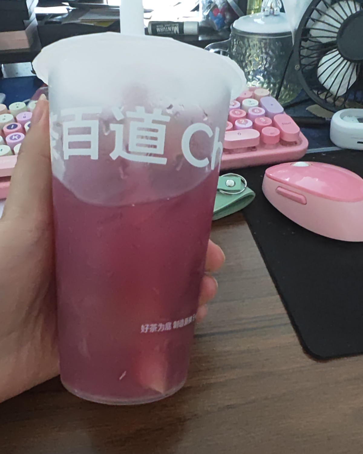 下午茶时间了，今天气温感觉下降了好多，同事们纷纷开始点奶茶了