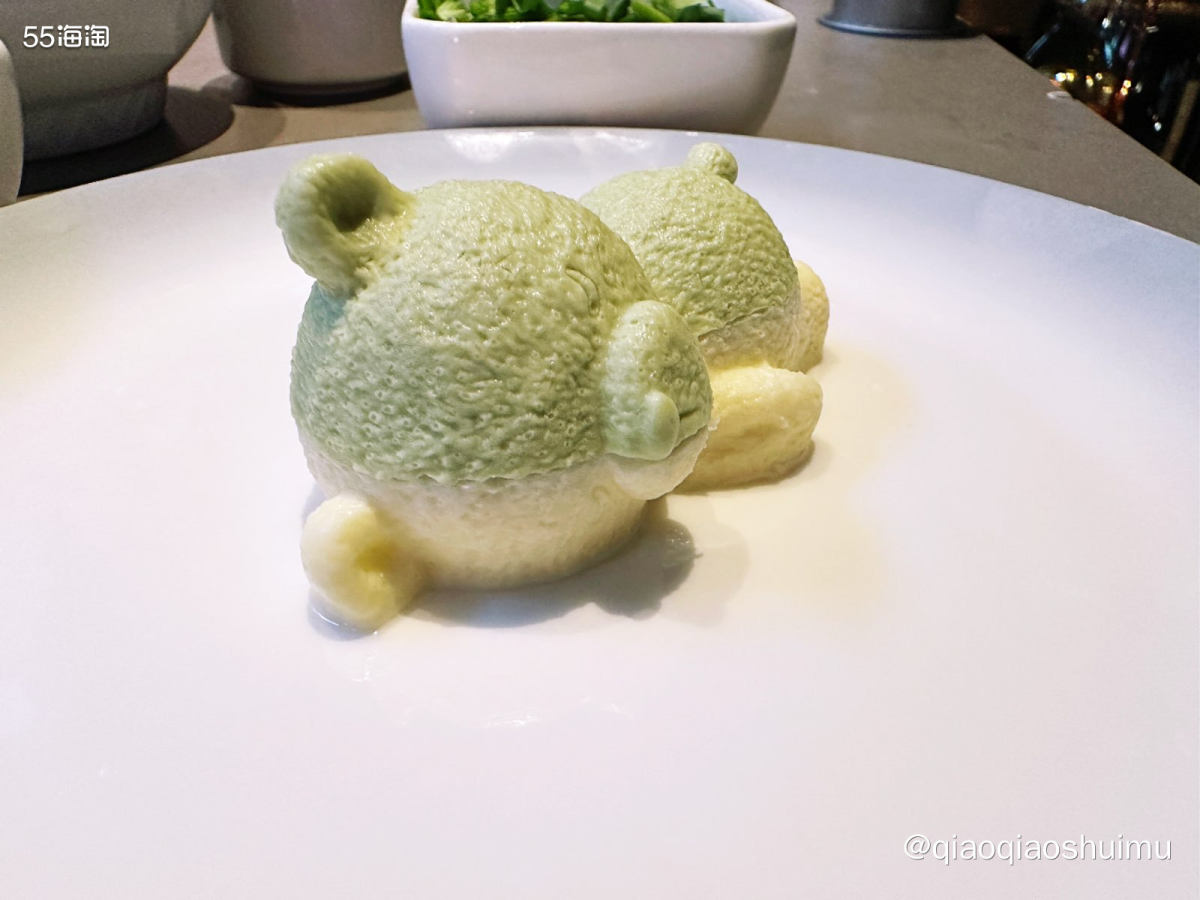 下午跟爸妈一起去鸦儿李记吃火锅，老北京铜锅～ 这次是娃点的菜