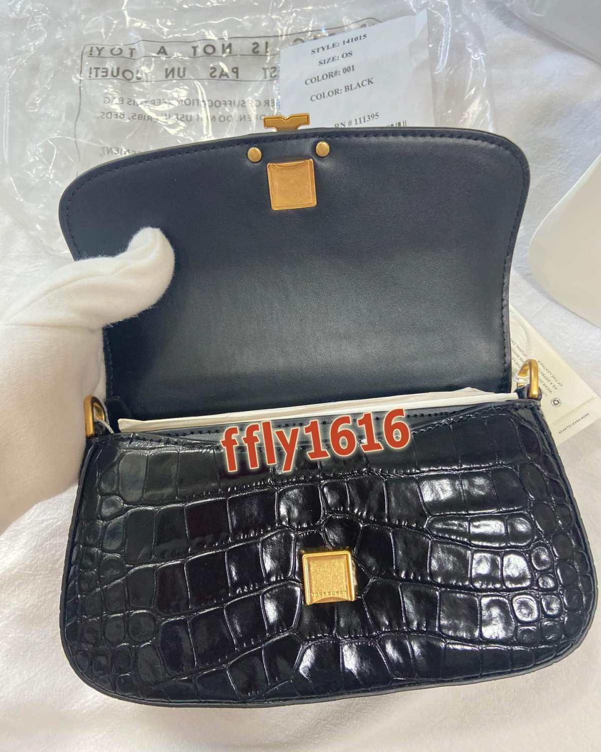 🖤tb的这款腋下包，很有气质，很有质感的鳄鱼纹压花，做旧五