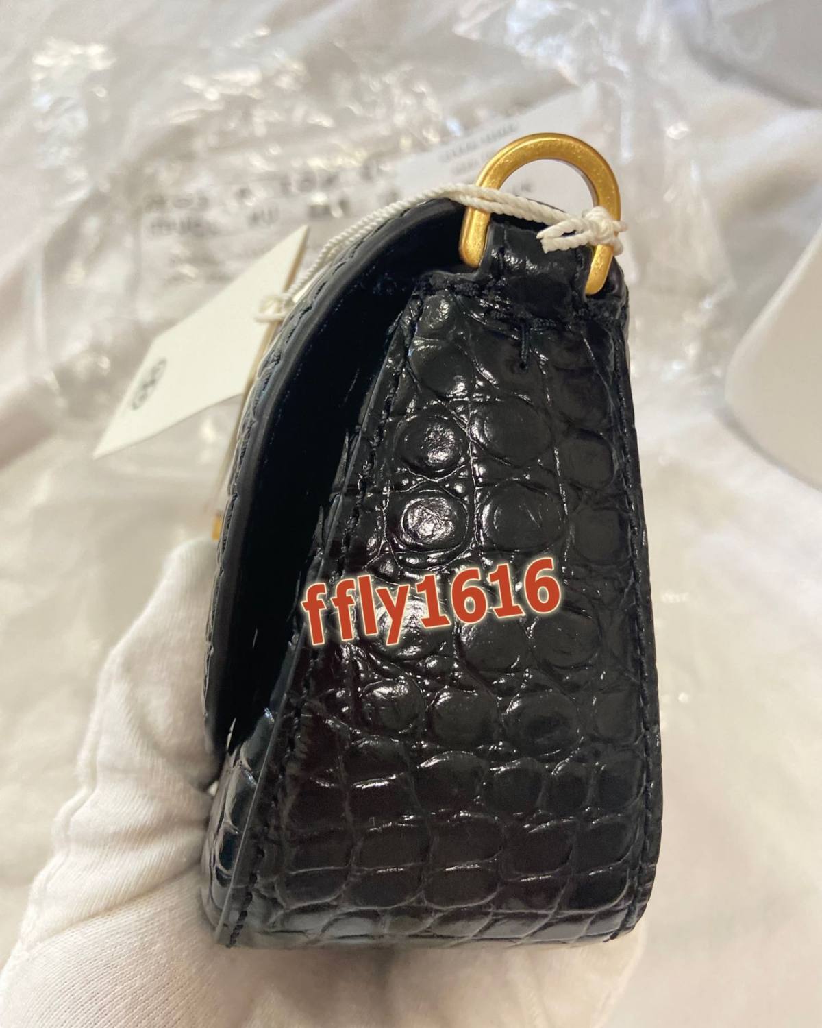 🖤tb的这款腋下包，很有气质，很有质感的鳄鱼纹压花，做旧五