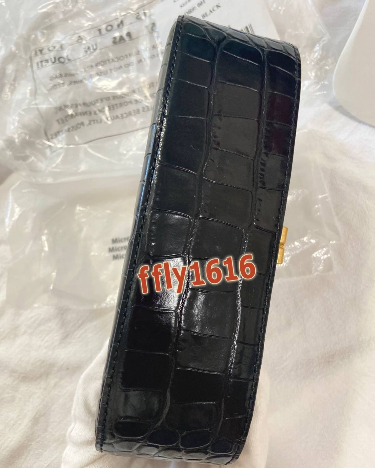 🖤tb的这款腋下包，很有气质，很有质感的鳄鱼纹压花，做旧五