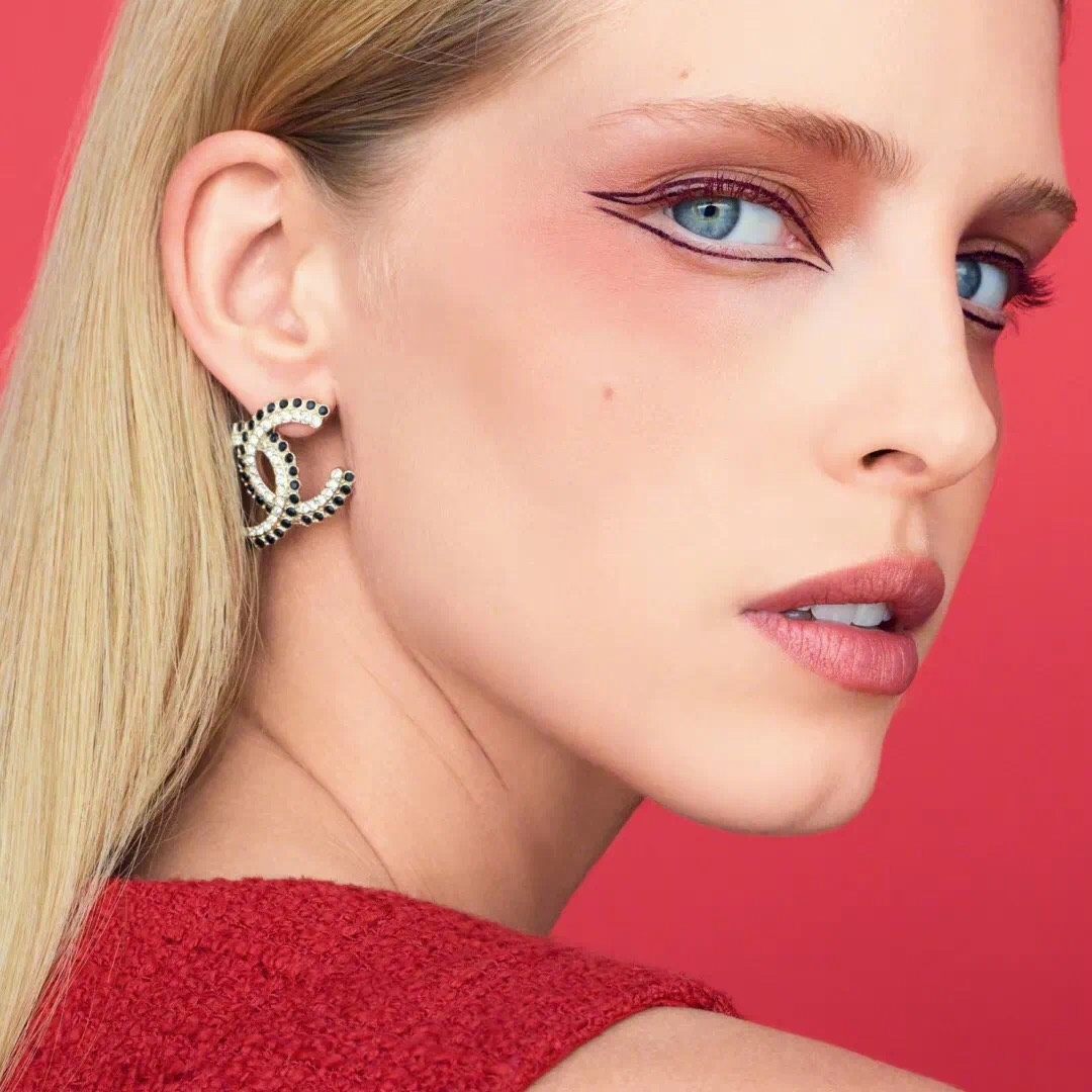 Chanel彩妆盘每次颜值担当，加上粉质细腻绝对属于物超所值