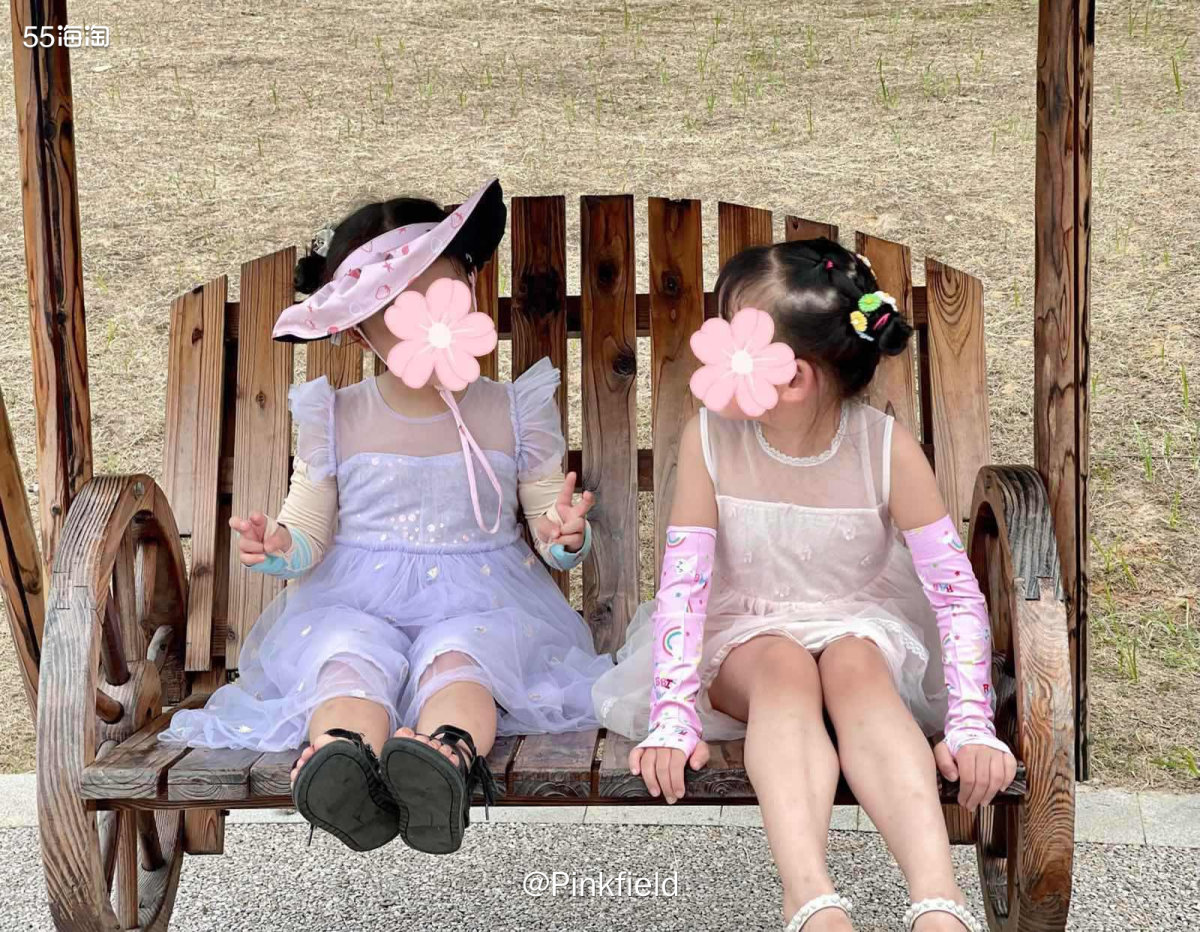 💚小女孩的衣服就是丰富多样，这个年纪还能穿上美美的纱纱裙，