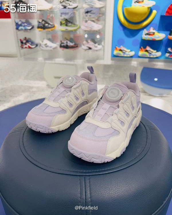 👟前天给孩子买完衣服后，我妈又带去买了童鞋，本来想买小皮鞋