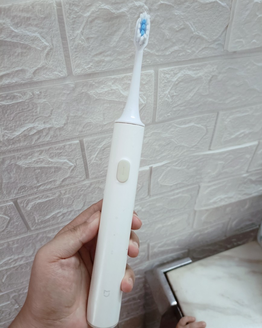 电动牙刷是我一直在用的，最近很好用的在用的就是小米家的电动牙
