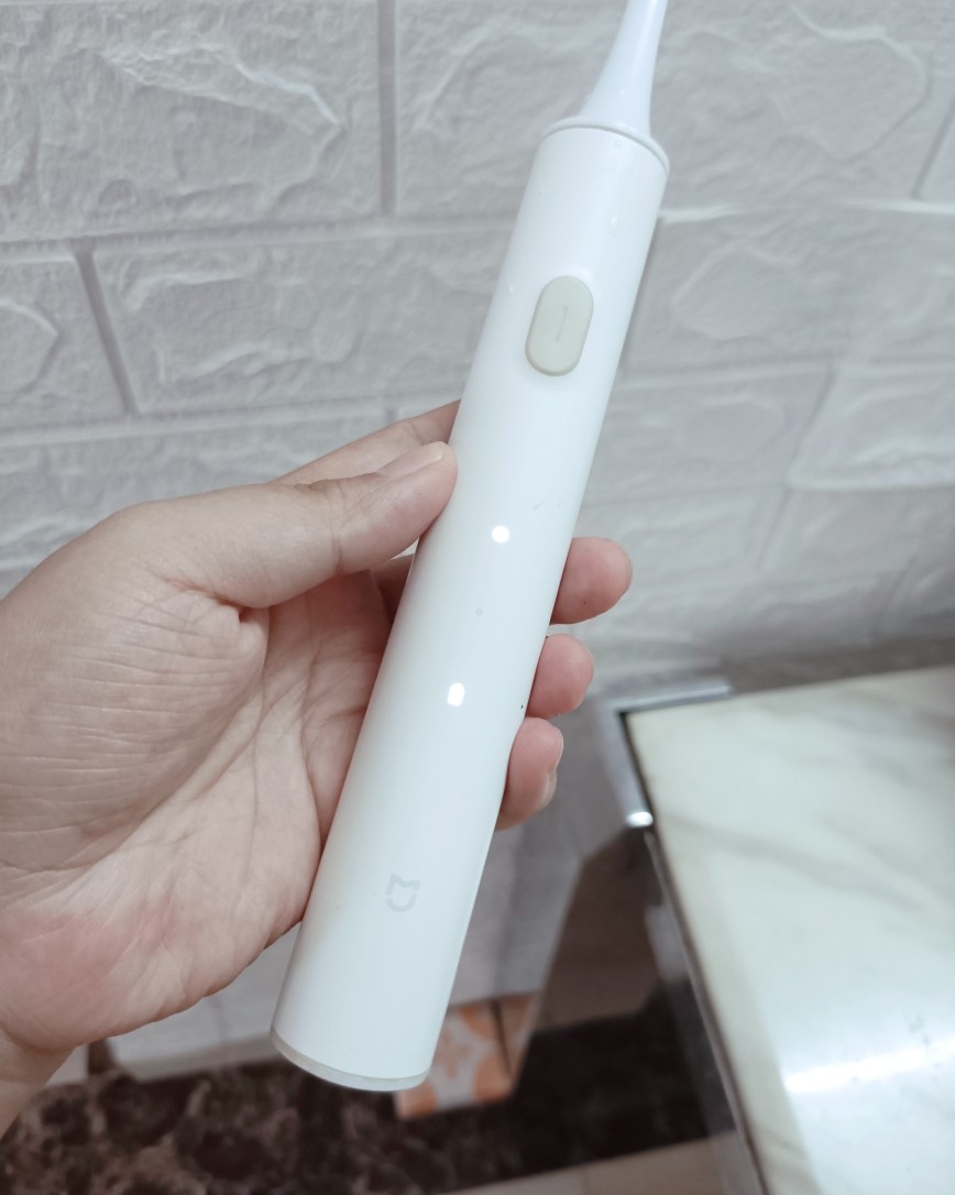 电动牙刷是我一直在用的，最近很好用的在用的就是小米家的电动牙