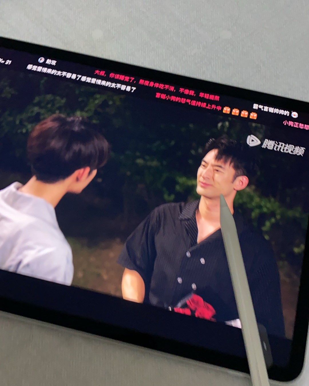 一直在纠结是买air5还是22pro，之前用的是iPad m