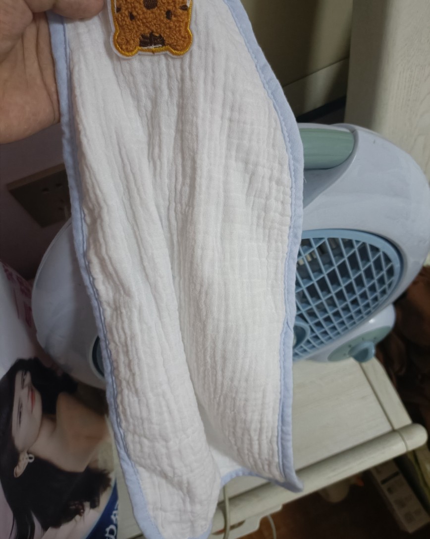 我女儿是那种狂出汗体质，稍微热点就把衣服汗湿，这样很容易感冒