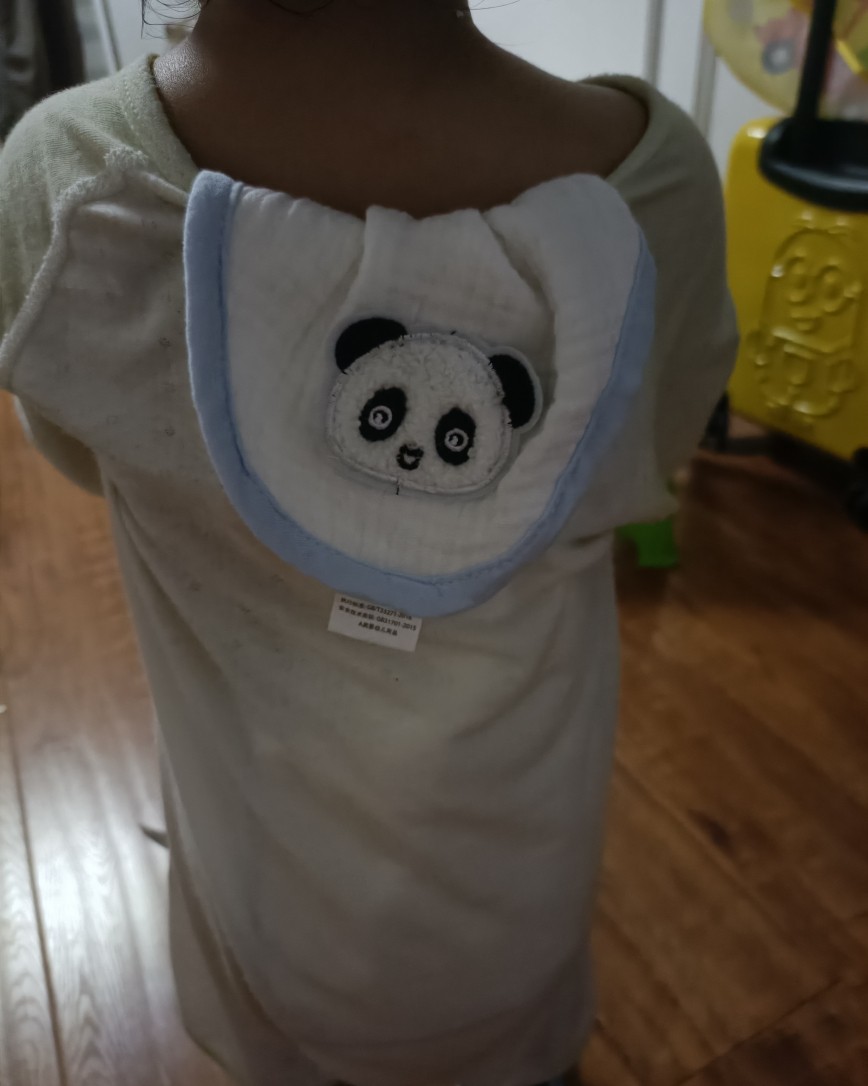 我女儿是那种狂出汗体质，稍微热点就把衣服汗湿，这样很容易感冒