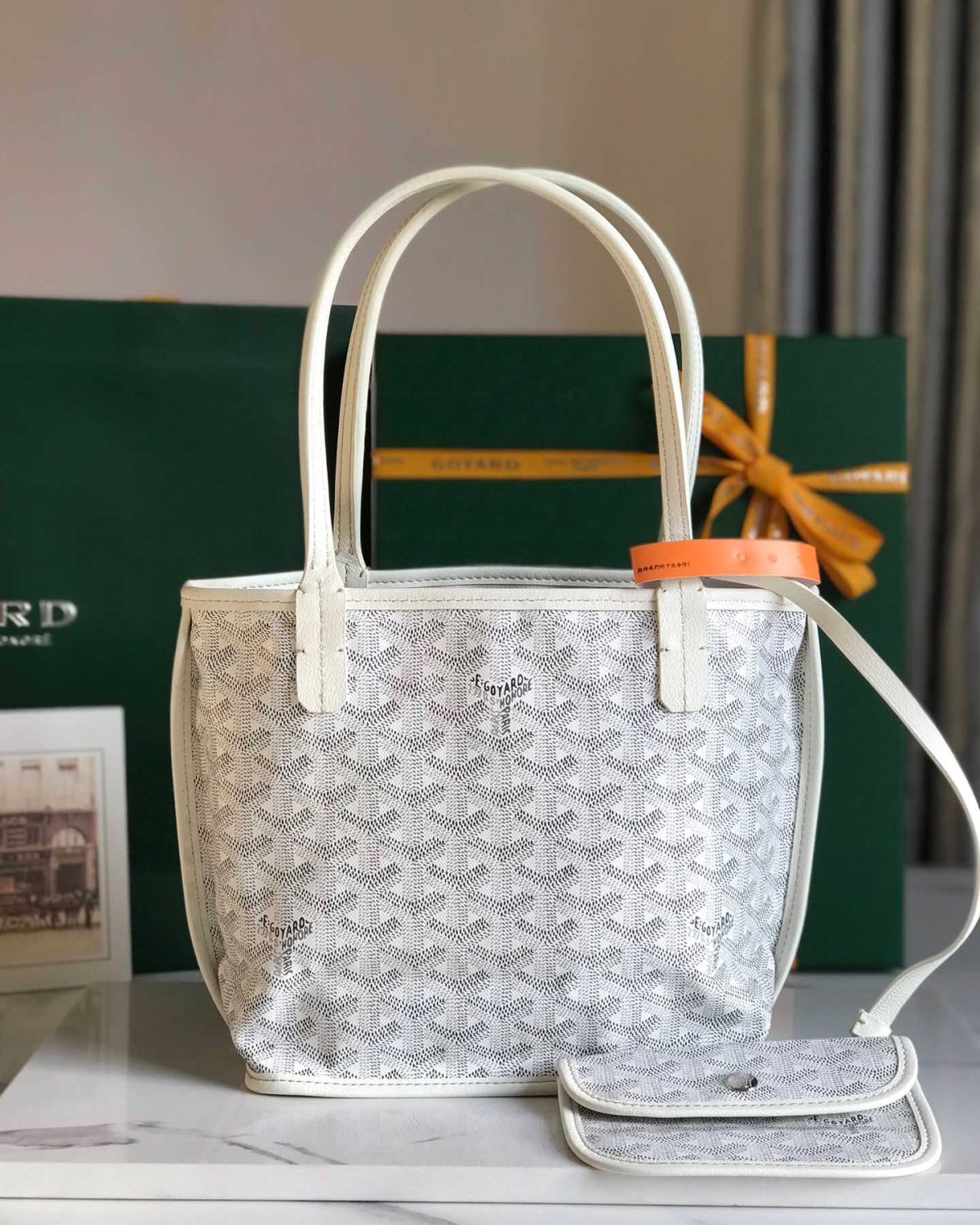 国外明星网红人手一个，小小一个单品却可以搭配出各式各样的风格