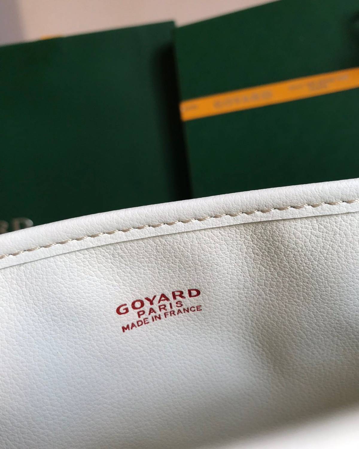 国外明星网红人手一个，小小一个单品却可以搭配出各式各样的风格