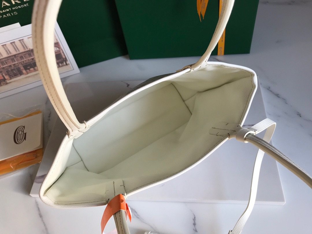 国外明星网红人手一个，小小一个单品却可以搭配出各式各样的风格