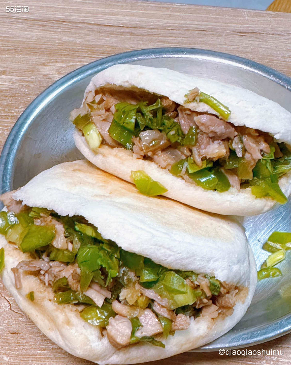 昨晚娃7点放学，接完他回来，爸妈都吃完饭啦～所以没怎么拍全，