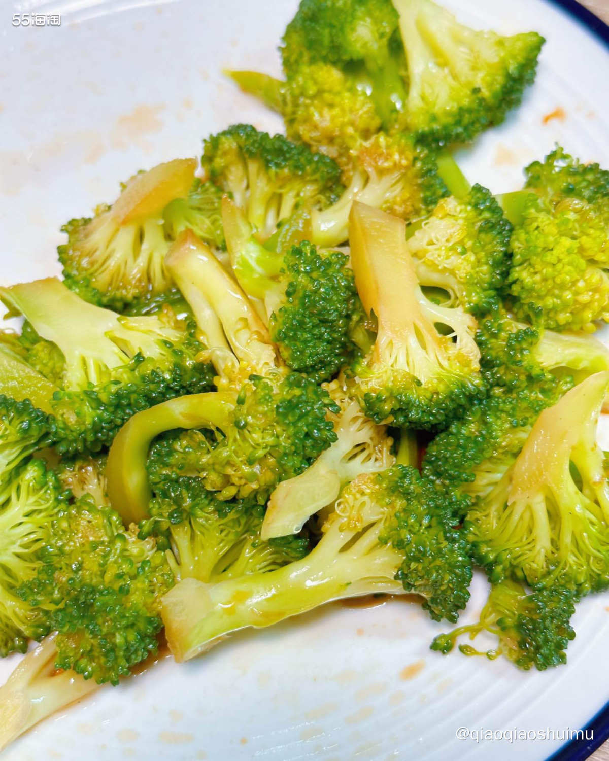 昨晚娃7点放学，接完他回来，爸妈都吃完饭啦～所以没怎么拍全，