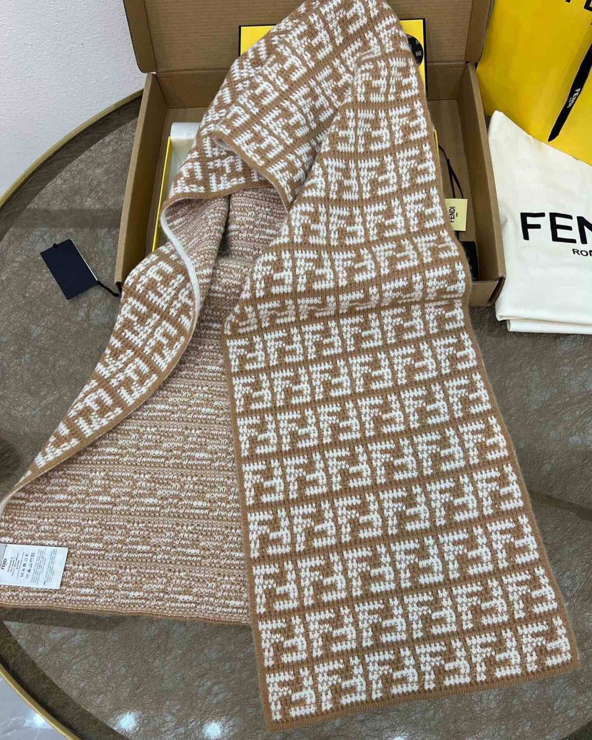 Fendi FF撞色字母提花长巾🍂 双F 经典法棍式log