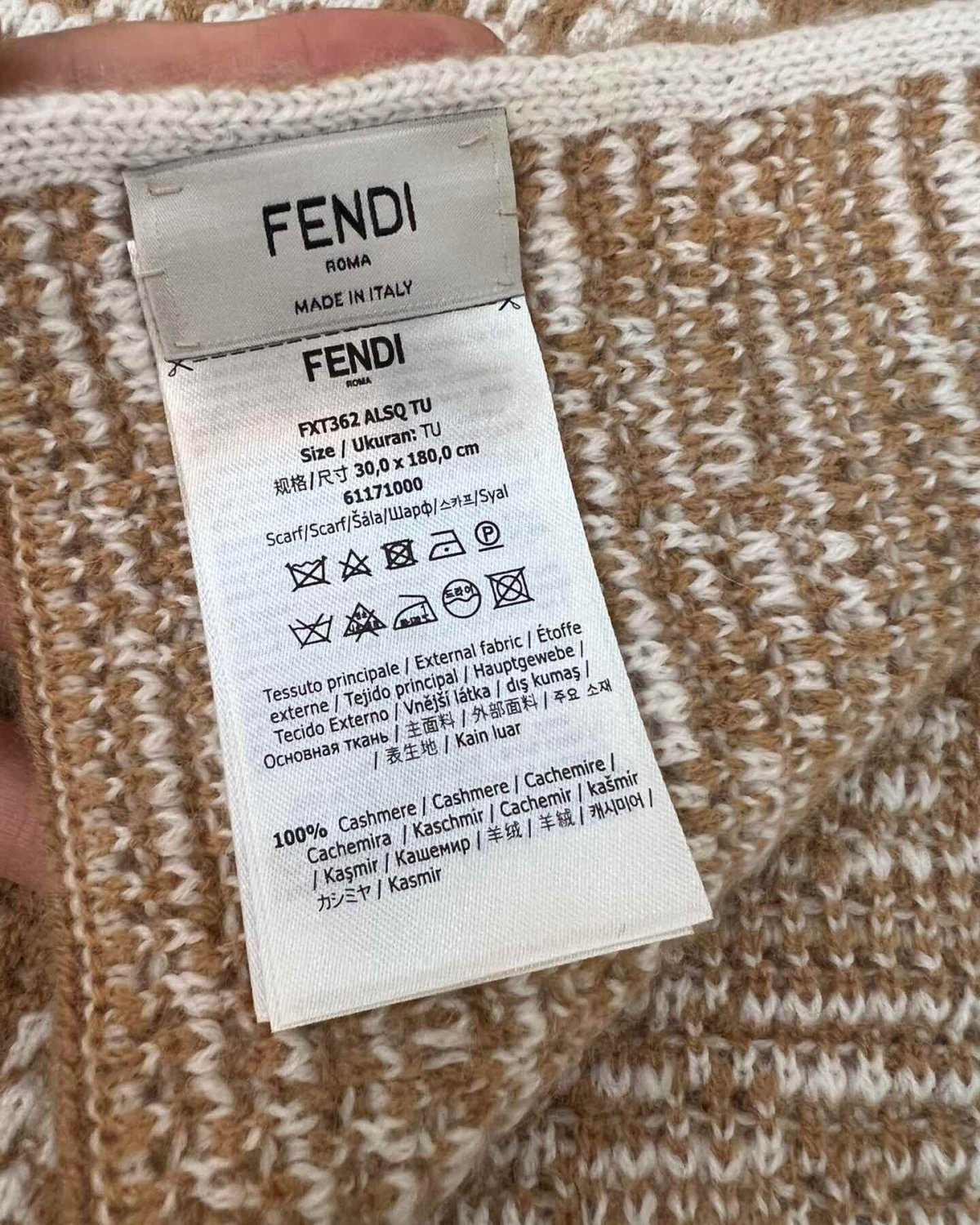 Fendi FF撞色字母提花长巾🍂 双F 经典法棍式log
