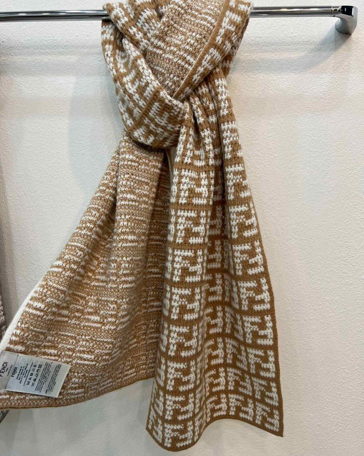 Fendi FF撞色字母提花长巾🍂 双F 经典法棍式log