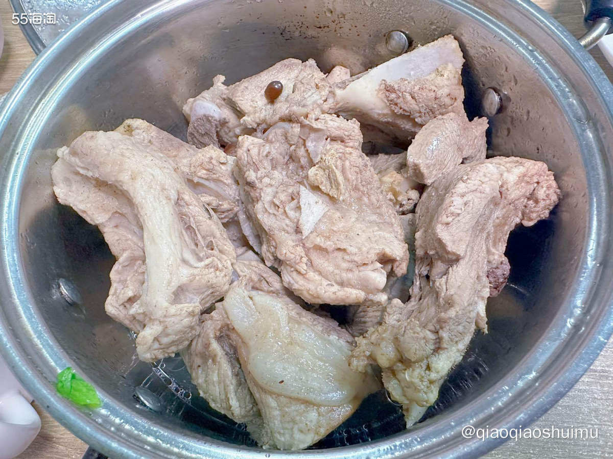 我喜欢吃肉，但是不喜欢那种类似大排的特别实的肉，除了爱吃一根