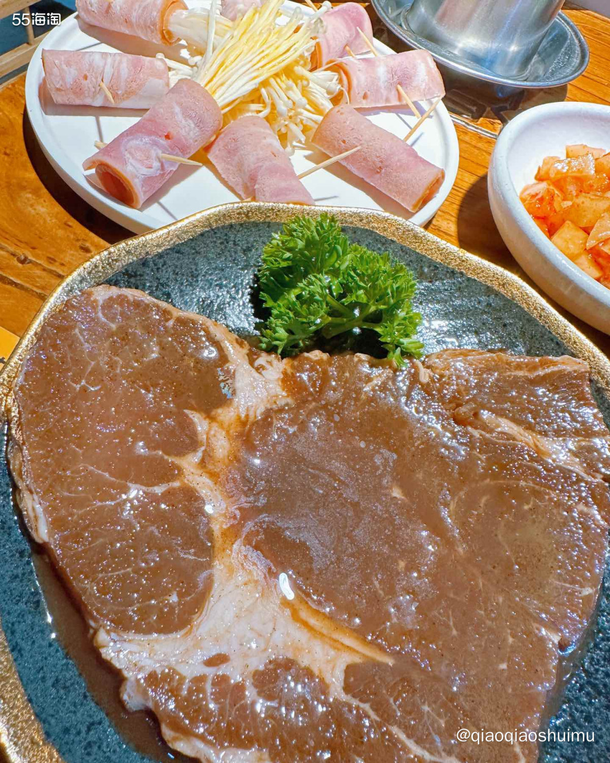 今天下了一整天雨，在家待得发懵，晚饭出去吃吧，顺便放放风。 