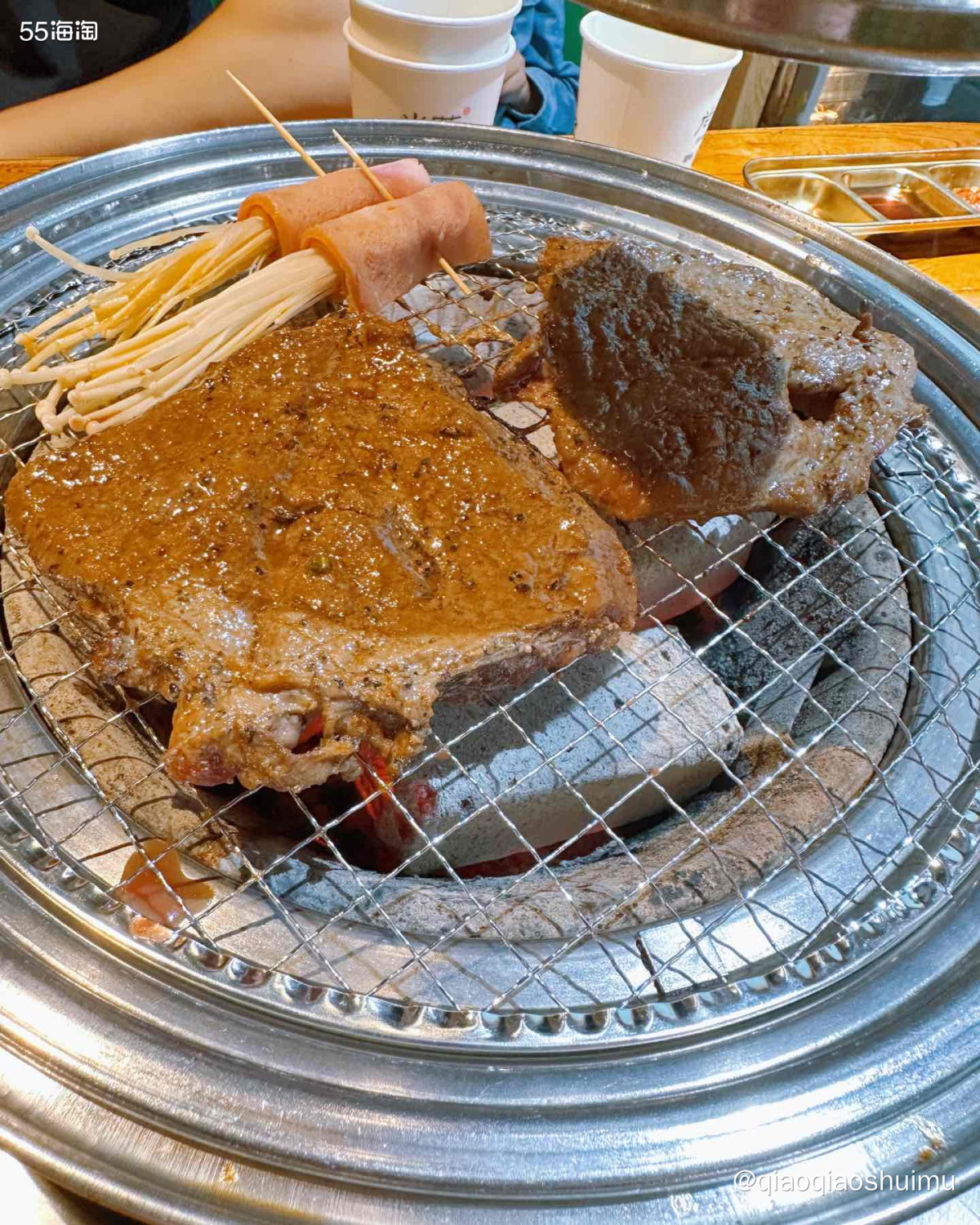 今天下了一整天雨，在家待得发懵，晚饭出去吃吧，顺便放放风。 