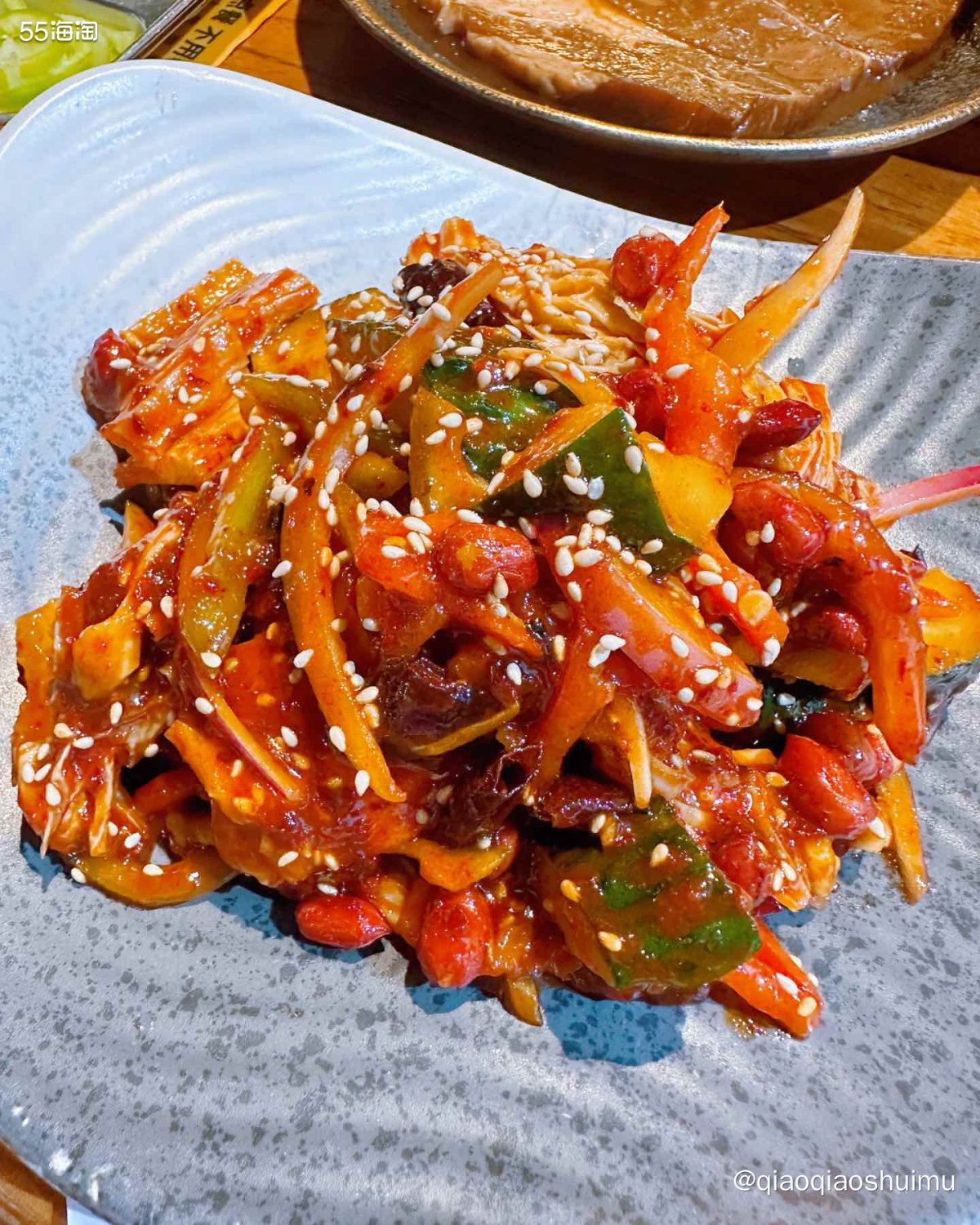 今天下了一整天雨，在家待得发懵，晚饭出去吃吧，顺便放放风。 