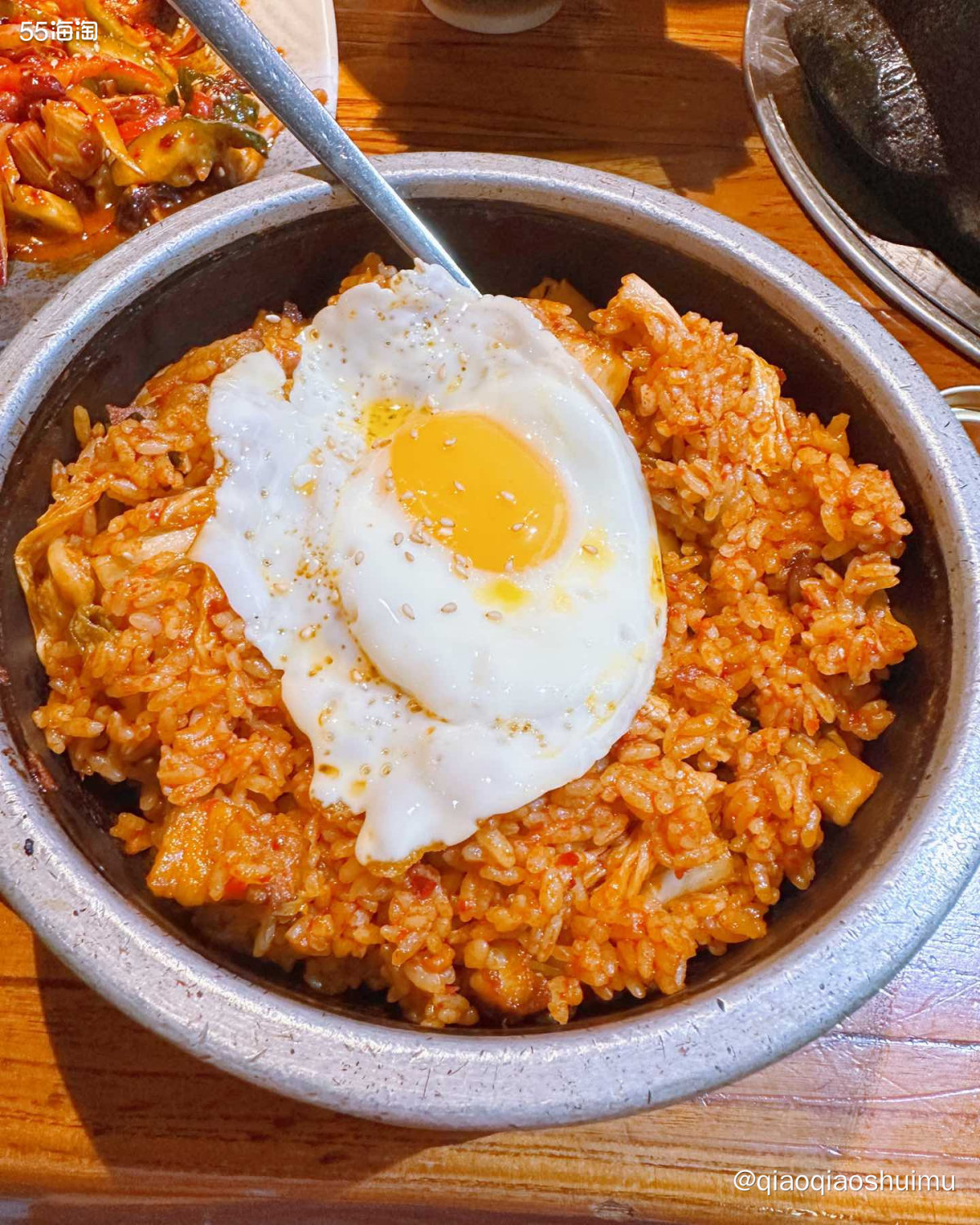 今天下了一整天雨，在家待得发懵，晚饭出去吃吧，顺便放放风。 