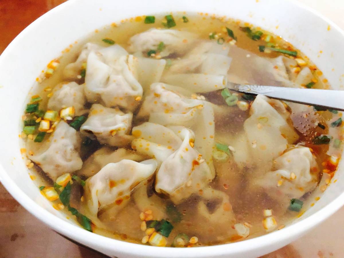 搬砖回来百合银耳汤好吃还营养，不怕晚上饿肚子啦！这个超级好做