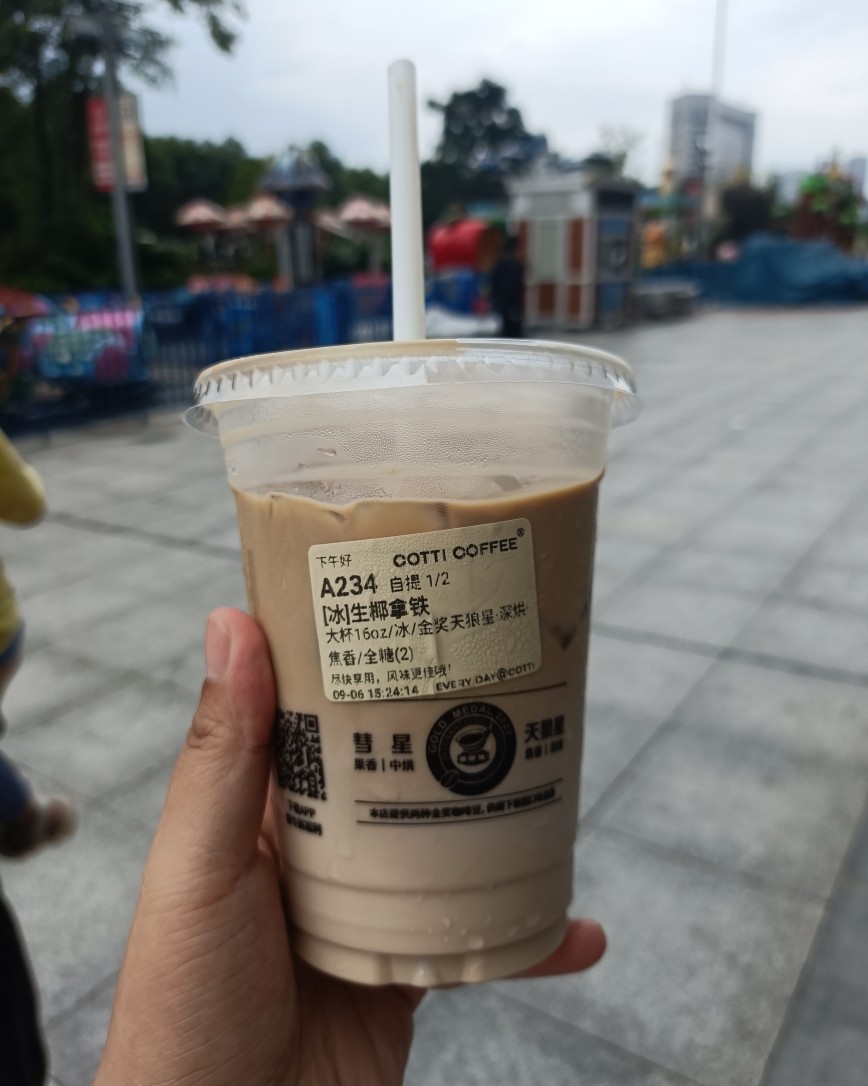 最近这段时间在老家，家住在万达广场附近，就经常去那边走走，结