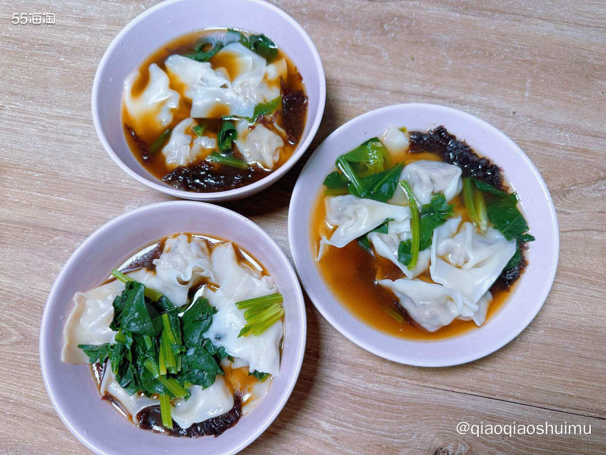 昨晚妈妈拌了肉馅儿，晚饭后给我包了一盘儿馄饨当早餐，世上只有