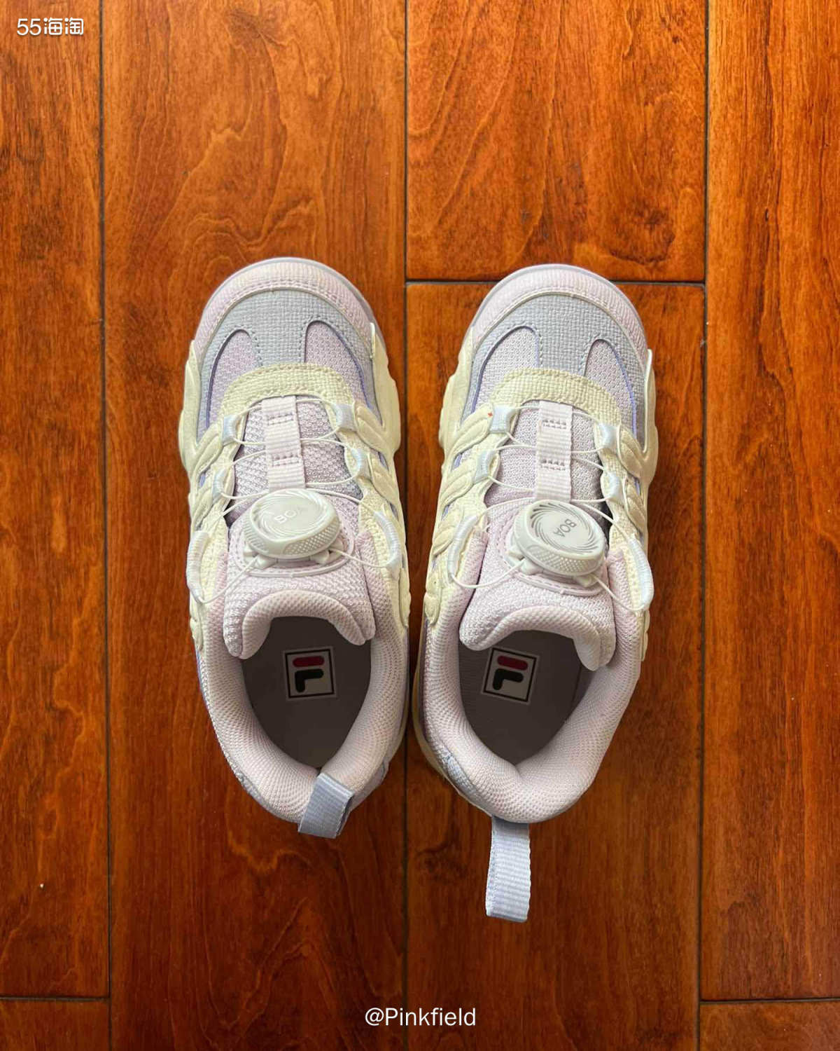 👟这双鞋是前阵子陪孩子买的，小女孩zui喜欢的颜色之一，要