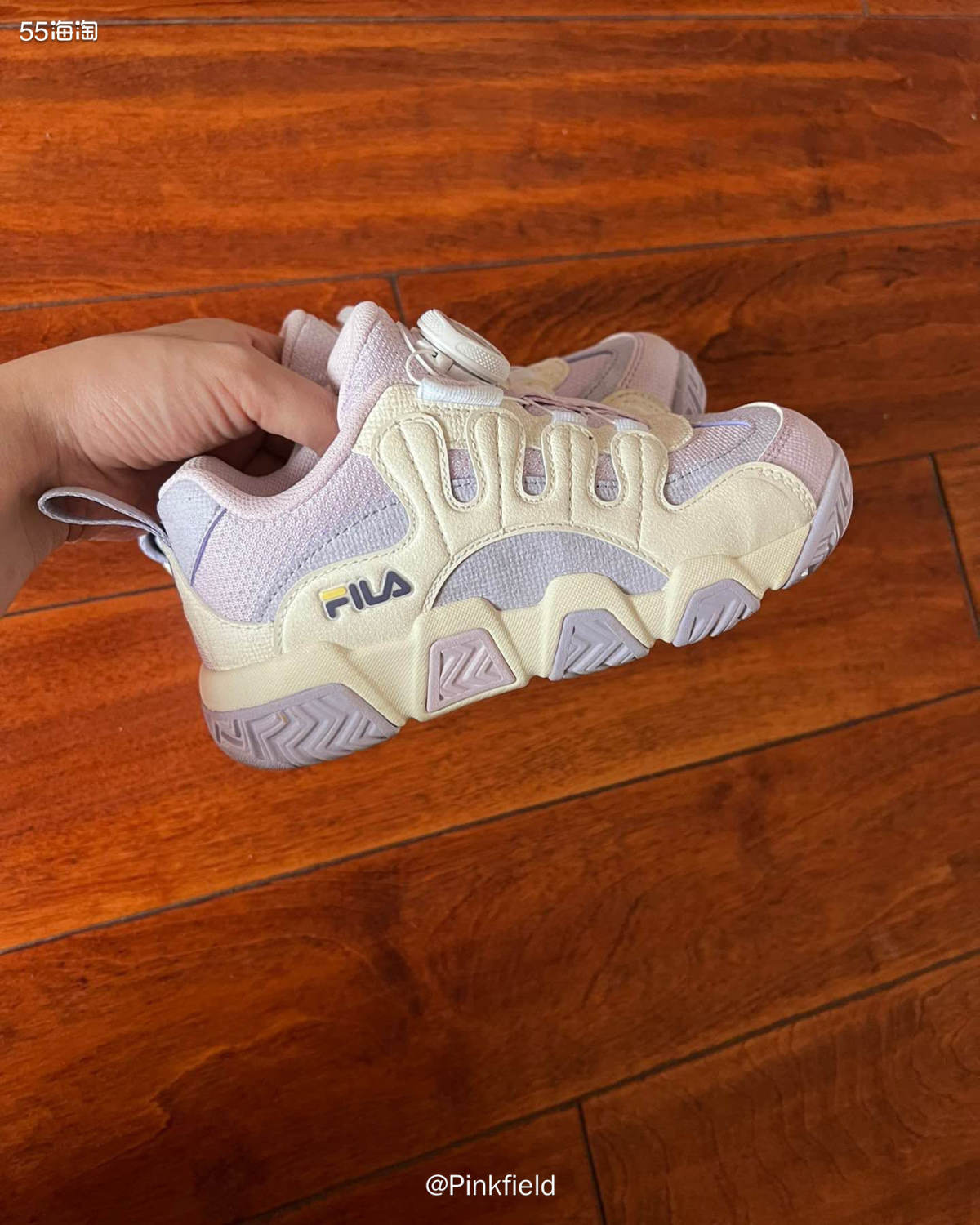 👟这双鞋是前阵子陪孩子买的，小女孩zui喜欢的颜色之一，要