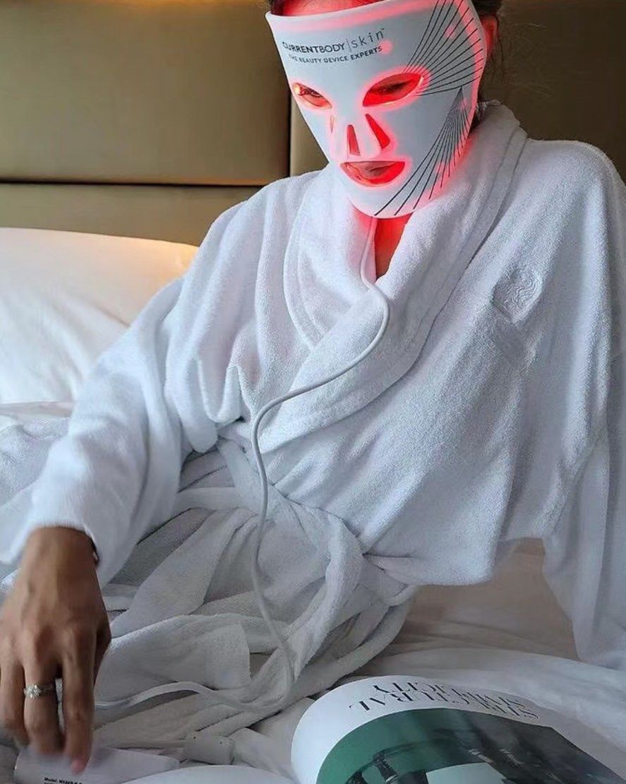 25岁以后，就开始被美容仪所吸引，陆陆续续也入了几款美容仪，