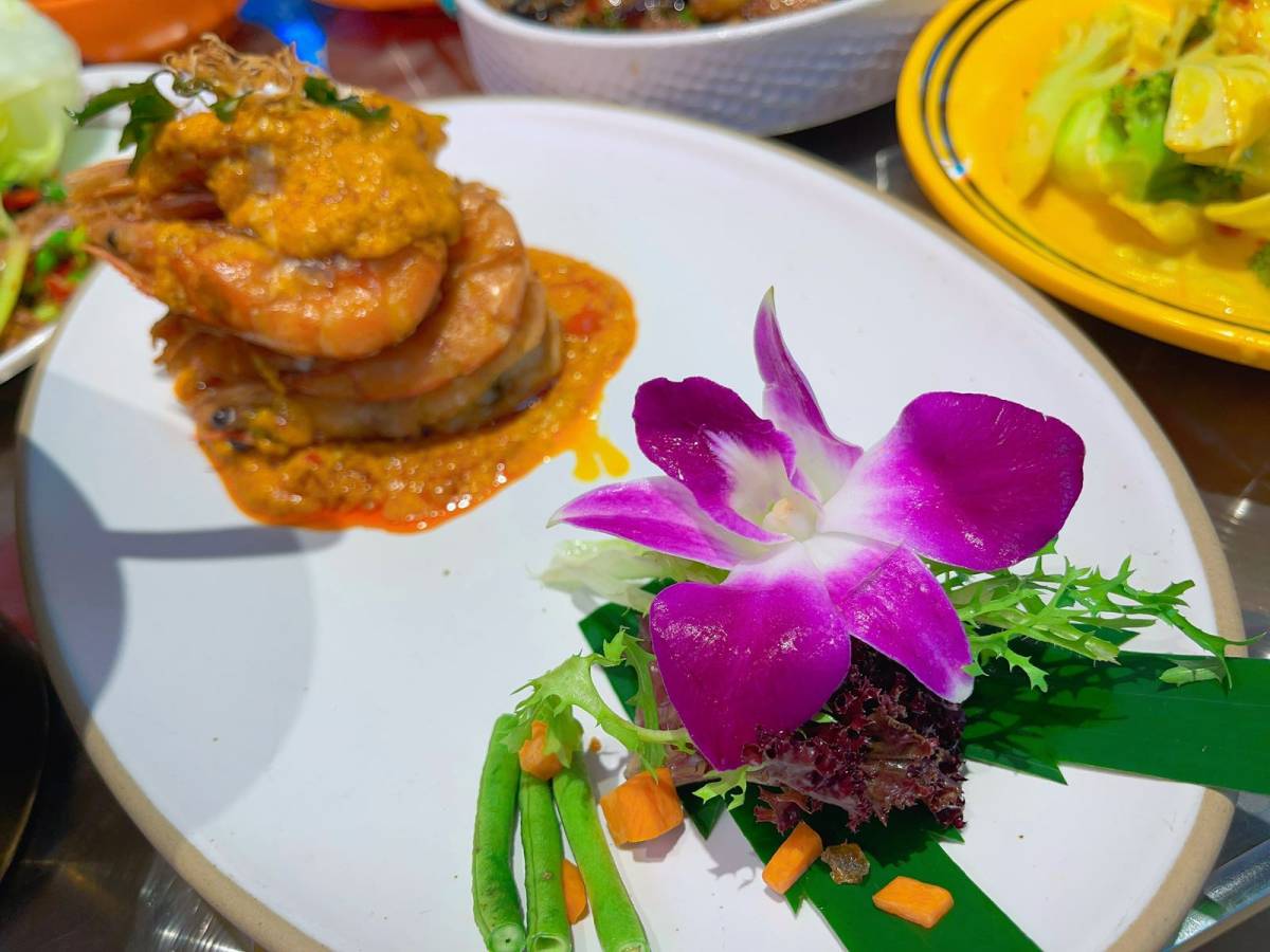 🍻小区附近的商场里开了一家泰国餐厅，听朋友们说味道很不错，