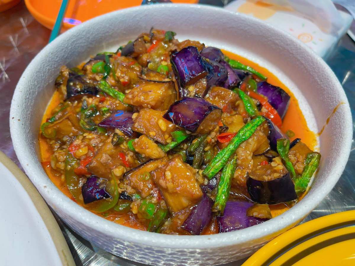 🍻小区附近的商场里开了一家泰国餐厅，听朋友们说味道很不错，