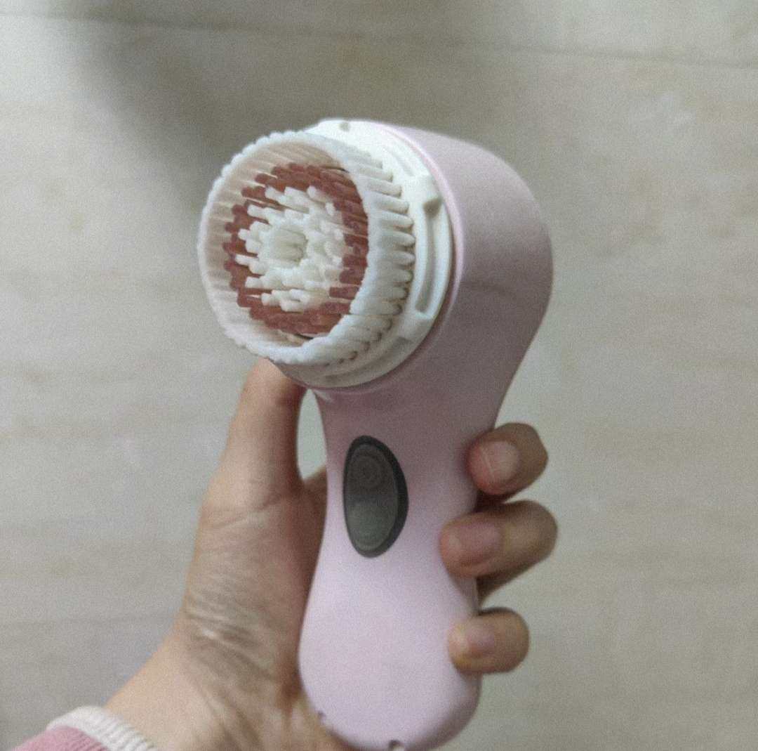 说起洁面仪可能除了luna就是科莱丽clarisonic家的