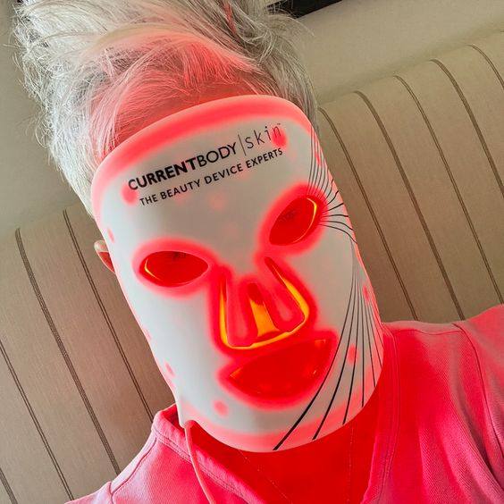 问：CurrentBody LED 面膜明显紧致肌肤需要多久