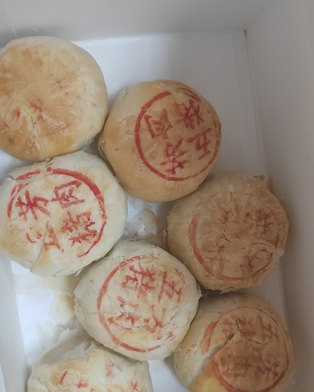 中秋佳节即将到来，月饼也是开始火热销售了，五芳斋的鲜肉月饼真