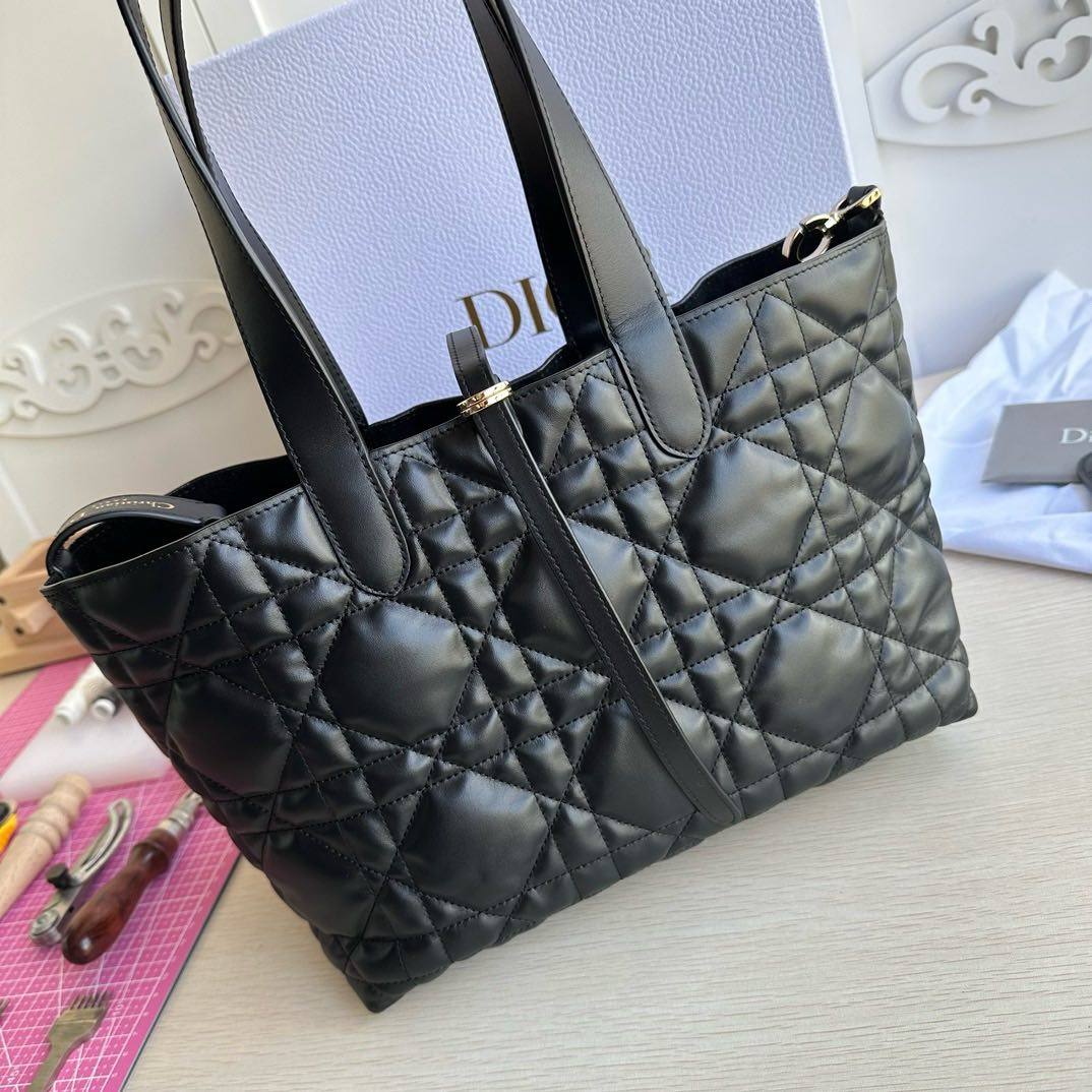 Dior Touiours 手袋于二零二三春夏系列发布秀精彩