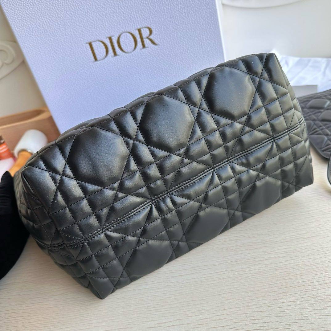 Dior Touiours 手袋于二零二三春夏系列发布秀精彩