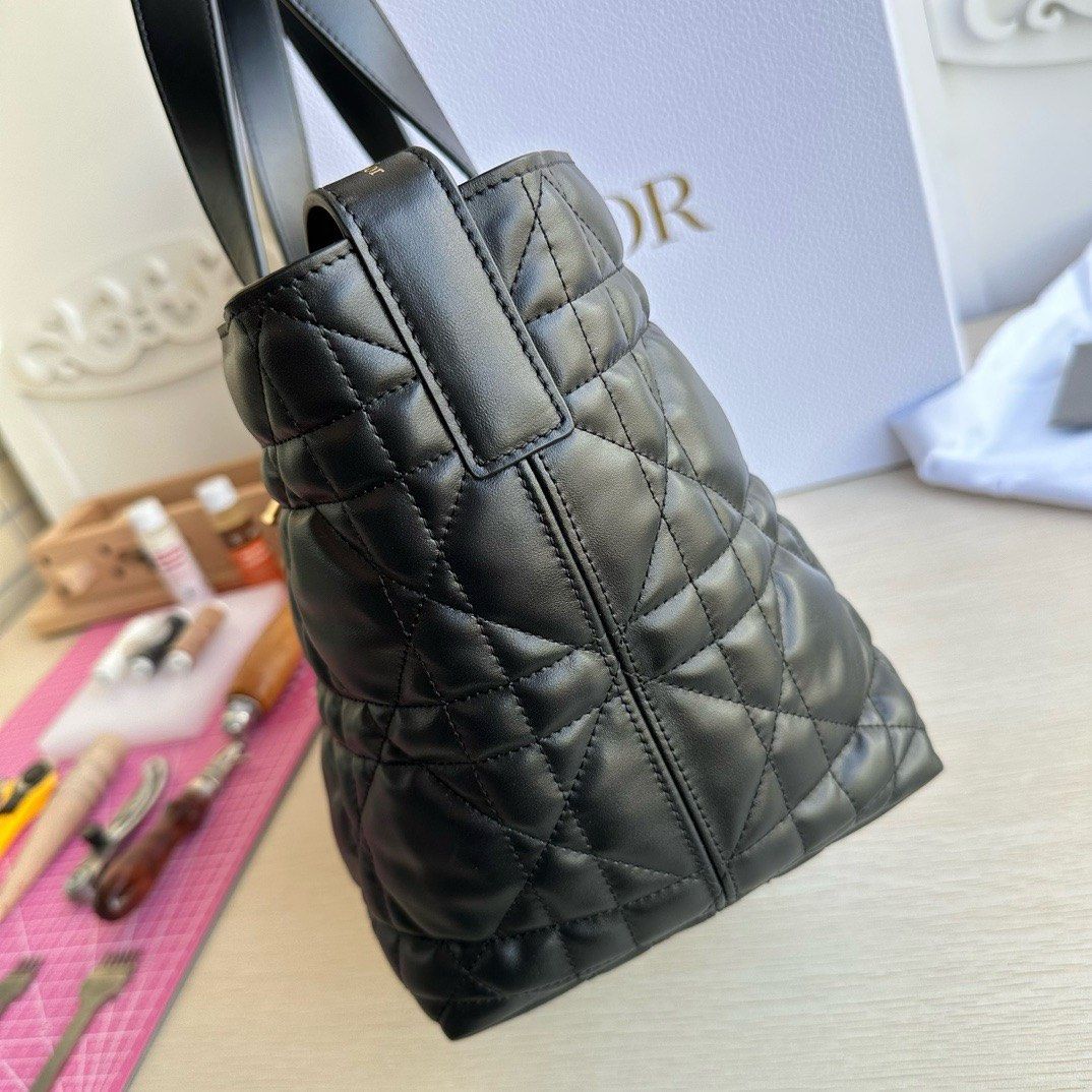 Dior Touiours 手袋于二零二三春夏系列发布秀精彩