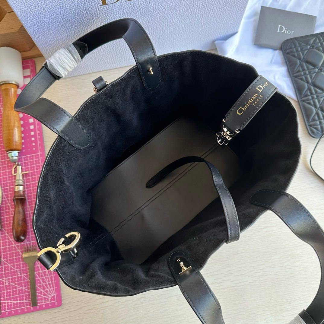 Dior Touiours 手袋于二零二三春夏系列发布秀精彩