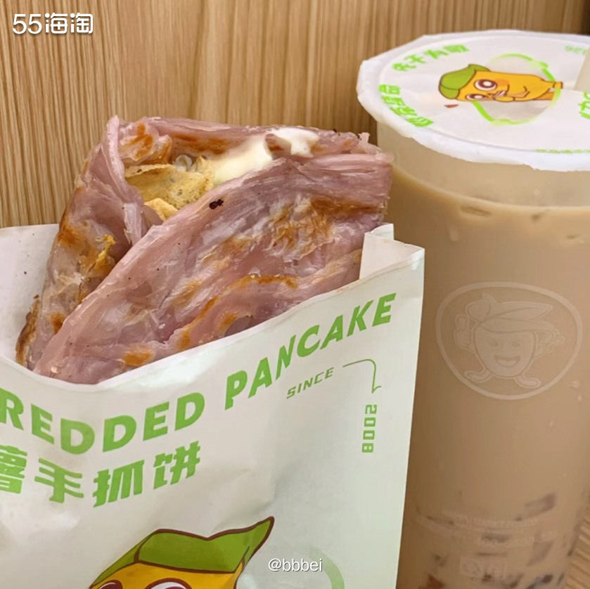 🌈🌈 快乐番薯套餐 买的是一杯奶茶+一个紫薯手抓饼。 手