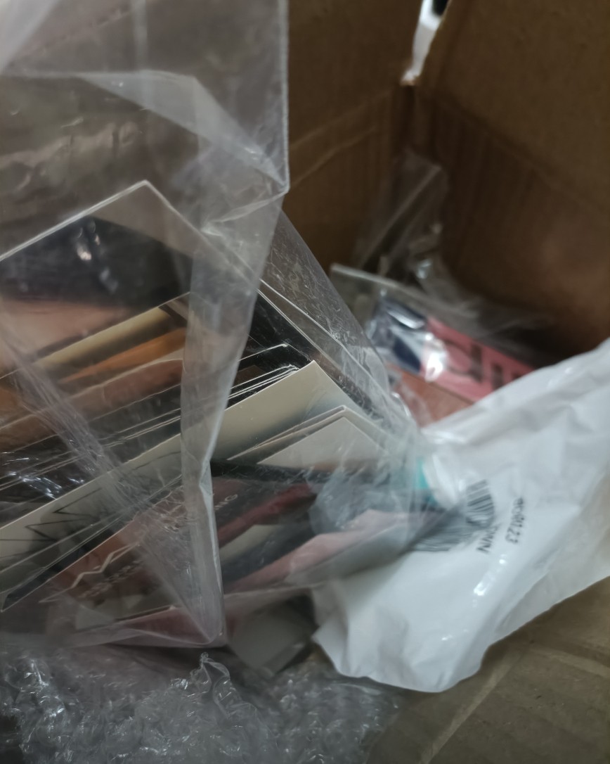 这是我一箱ND合箱的包裹到了，大部分都是小样或者礼包那种~ 