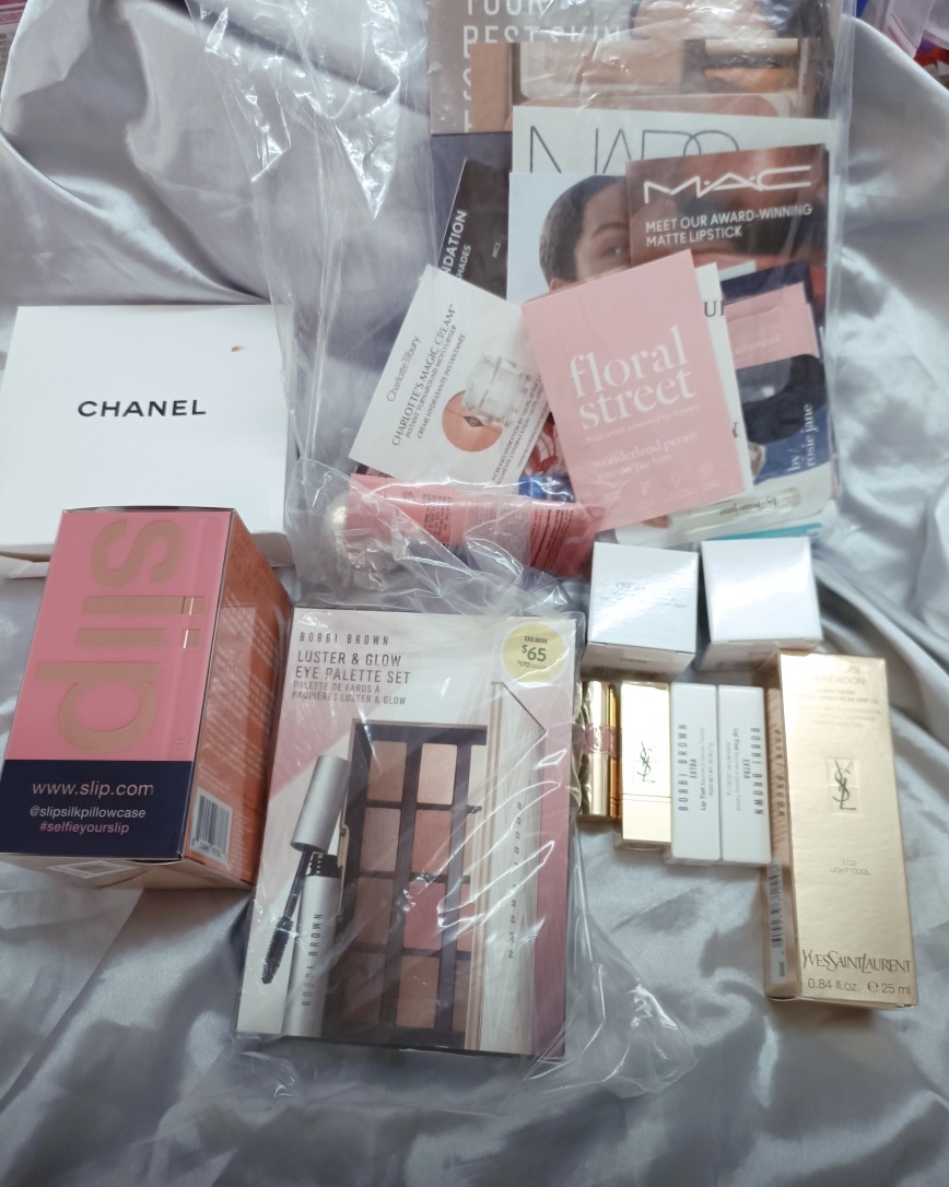 这是我一箱ND合箱的包裹到了，大部分都是小样或者礼包那种~ 