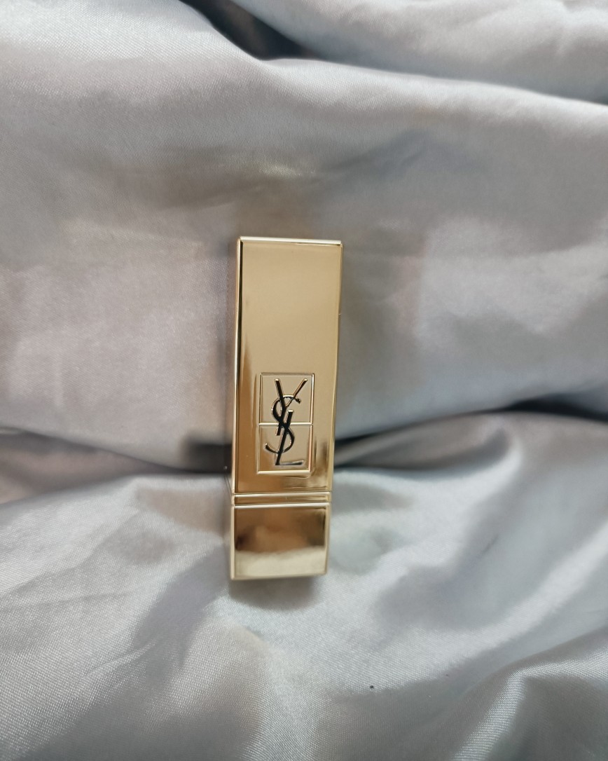 这是我一箱ND合箱的包裹到了，大部分都是小样或者礼包那种~ 