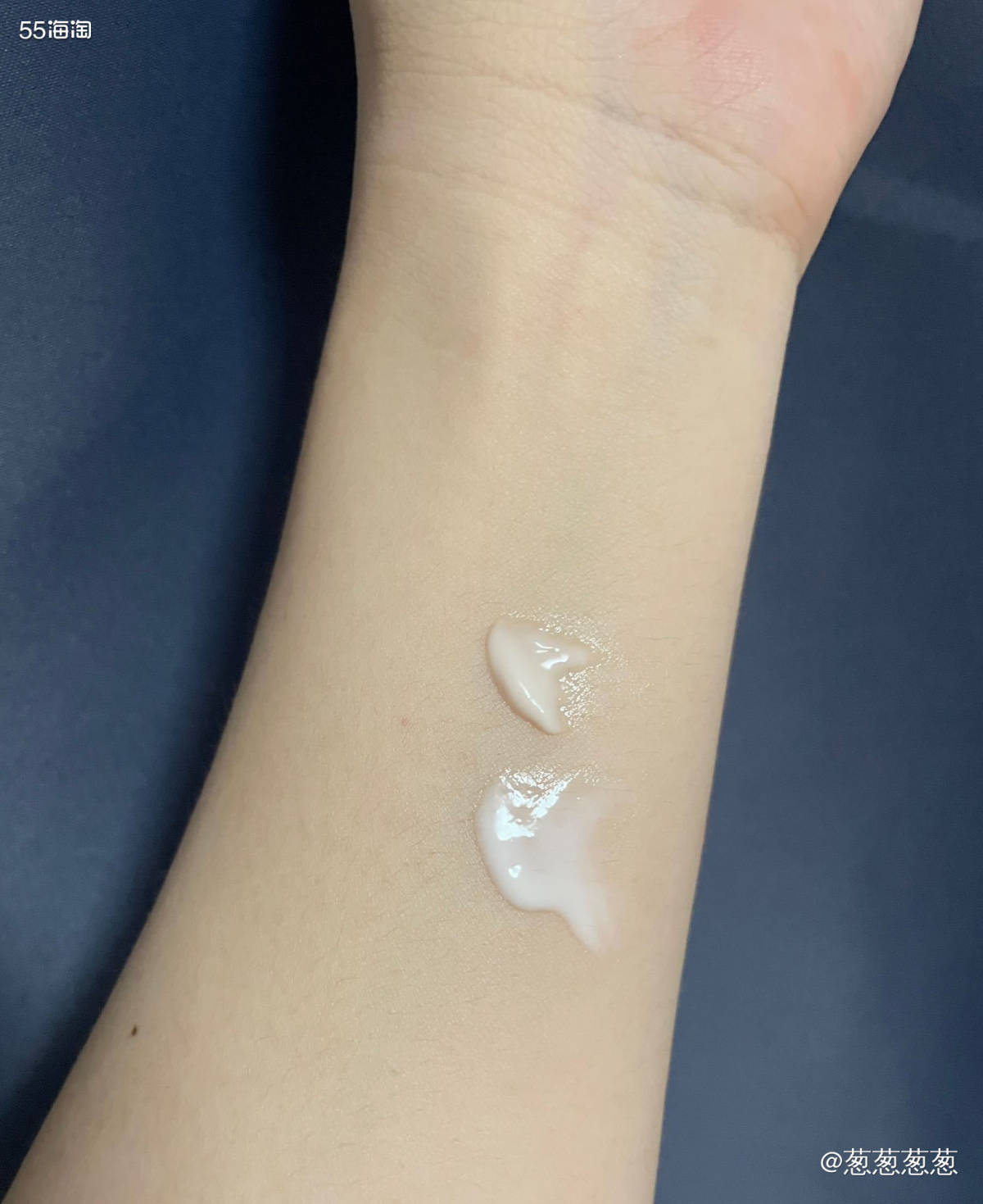 这次对比的是兰蔻的菁纯面霜轻盈版和7月份上市的新品流云霜。不